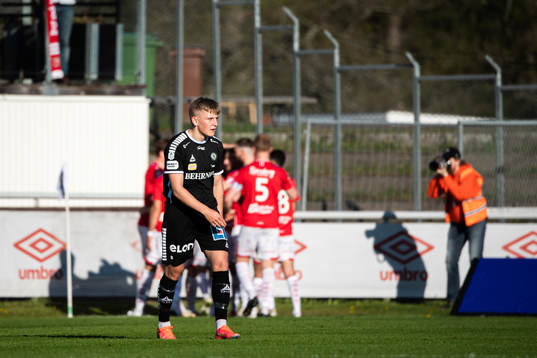 Örebros Dennis Collander deppar