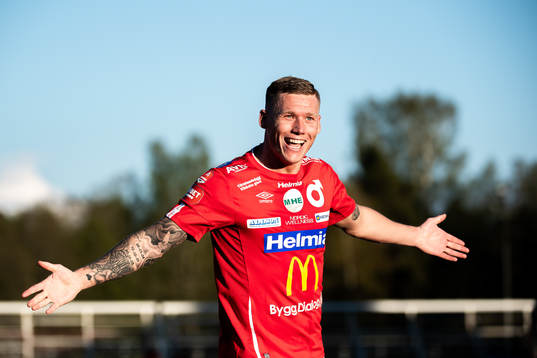 Degerfors Victor Edvardsen jublar