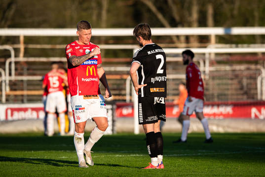 Degerfors Victor Edvardsen och Örebros Daniel Björnkvist