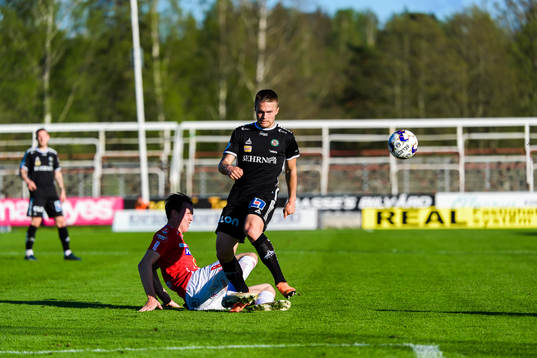 Degerfors Adam Carlén och Örebros Benjamin Hjertstrand
