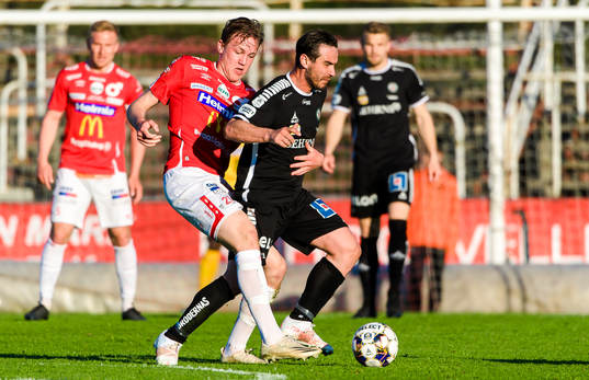 Degerfors Adam Carlén och Örebros Nordin Gerzic