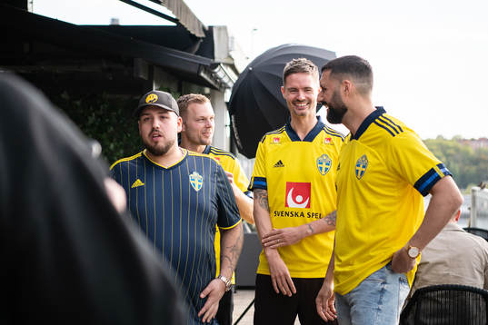 Artists Anis Don Demina and Sami with Sebastian Larsson and