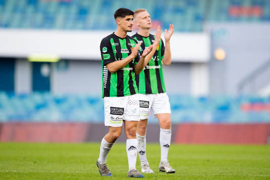 GAIS Emin Grozdanic och Joackim Åberg tackar åskådarna