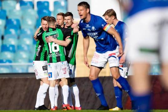 GAIS Adnan Maric jublar med lagkamrater