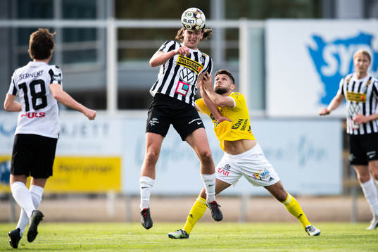 Landskronas Andreas Murbeck och Falkenbergs Edi Sylisufaj