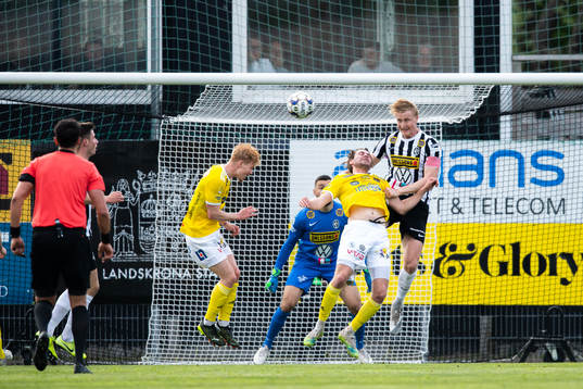 Landskronas Viktor Wihlstrand och Falkenbergs Axel Norén