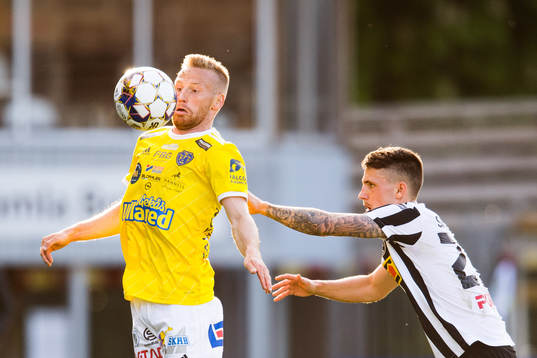 Falkenbergs Tobias Englund och Landskronas Hampus Ferhm