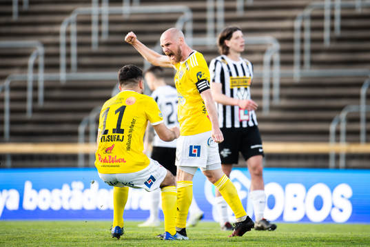 Falkenbergs Christoffer Carlsson jublar