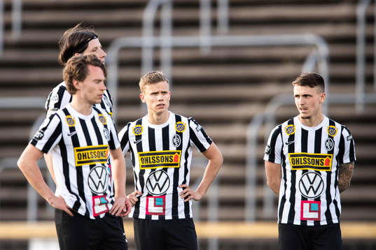 Landskronas Oscar Petersson och Hampus Ferhm deppar
