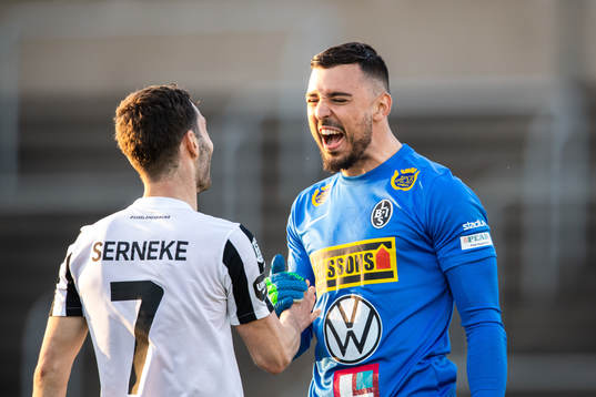 Landskronas målvakt Amr Kaddoura och Alexander Tkacz jublar