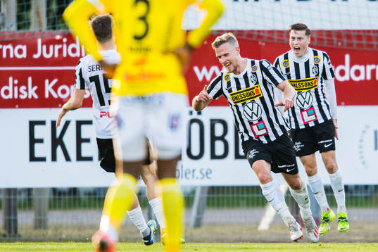 Landskronas Linus Olsson jublar