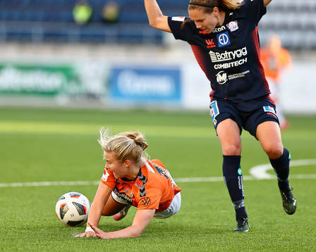 Kristianstads Mathilde Janzen faller intill Linköpings