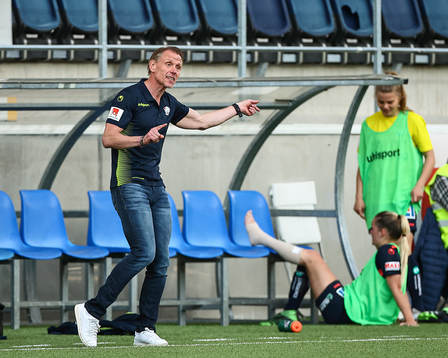 Linköpings tränare Andrée Jeglertz reagerar