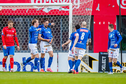 Norrbys Dijan Vukojevic jublar med lagkamrater samtidigt