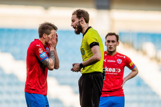 Helsingborgs Bödvar Bödvarsson och domare Andreas