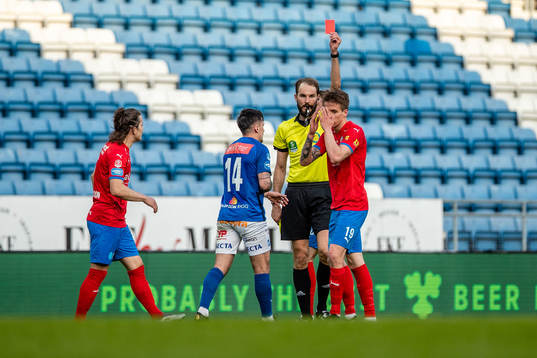 Domare Andreas Dufva-Johansson tilldelar Helsingborgs