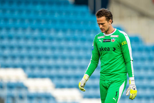 Helsingborgs målvakt Anders Lindegaard deppar