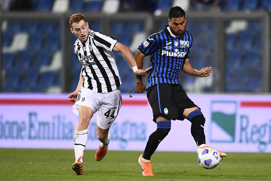 Dejan Kulusevski of Juventus and Jose' Luis Palomino of