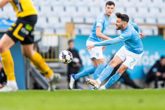 Malmö FFs Erdal Rakip skjuter
