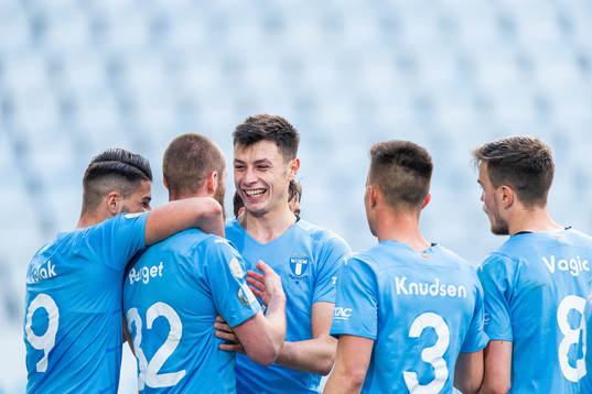 Malmö FFs Antonio Colak och Anel Ahmedhodzic jublar med Jo