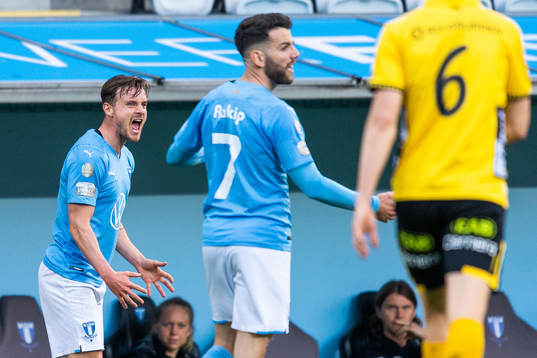 Malmö FFs Eric Larsson reagerar