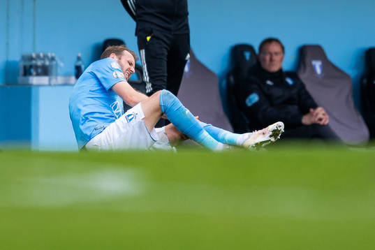 Malmö FFs Ola Toivonen har ont