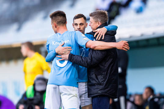 Malmö FFs Veljko Birmancevic (mitten) jublar med Jonas