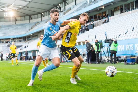 Malmö FFs Antonio Colak och Elfsborgs Leo Väisänen i