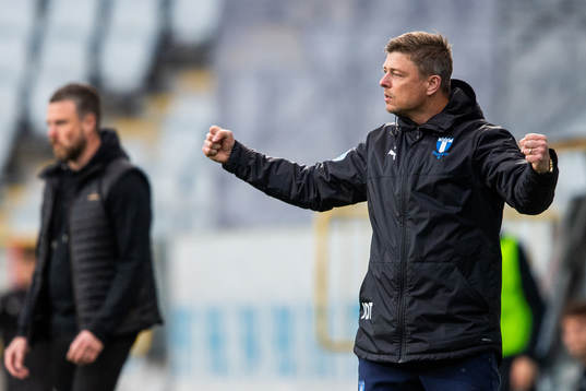 Malmö FFs huvudtränare Jon Dahl Tomasson jublar