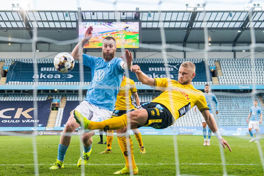 Malmö FFs Jo Inge Berget och Elfsborgs Simon Strand