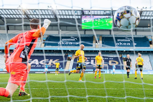 Elfsborgs målvakt Tim Rönning, Robert Gojani och Per
