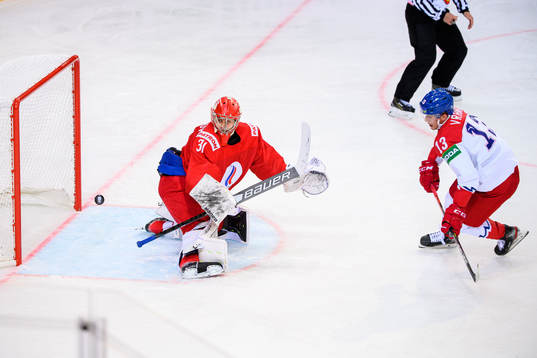 Jakub Vrana of Czech Republic scores the 2-2 goal behind