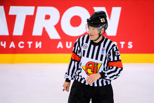 Referee Tobias Björk