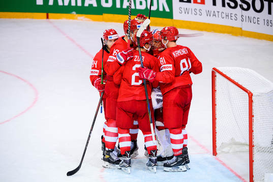 Players of Russia  celebrate