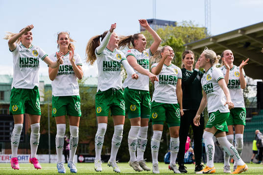 Hammarbys spelare jublar