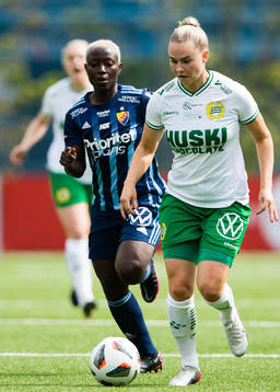 Djurgårdens Elizabeth Addo och Hammarbys Emma Jansson