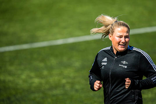 Kristine Nøstmo of Rosenborg warms up