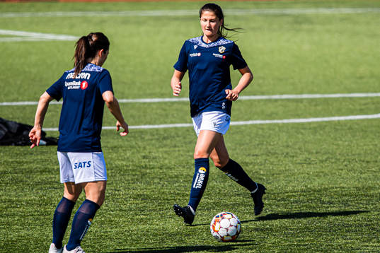 Silje Bjørneboe of Stabæk warms up