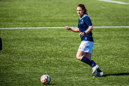 Kim Maria Sundlöv of Stabæk warms up