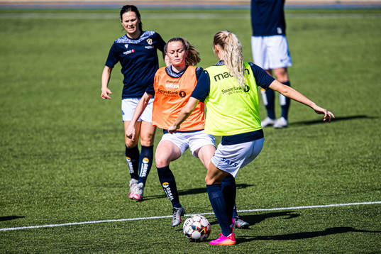 Zara Jönsson of Stabæk warms up