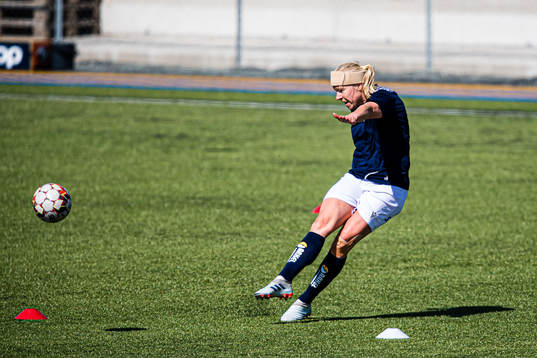 Ingrid Katrine Buer Søndenå of Stabæk warms up