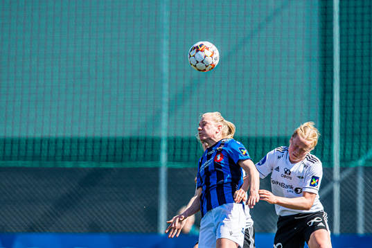 Linn Huseby of Stabæk and Julie Blakstad of Rosenborg
