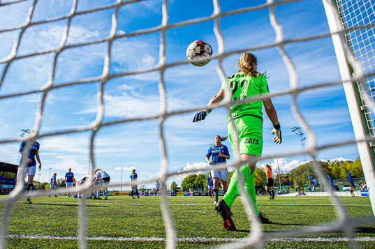 Goalkeeper Sunniva Skoglund of Stabæk looks dejected
