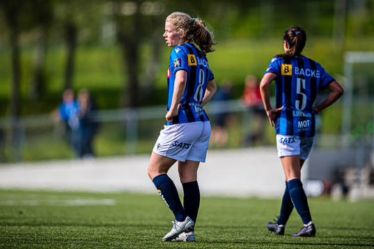 Justine Kvaleng Kielland and Silje Bjørneboe of Stabæk