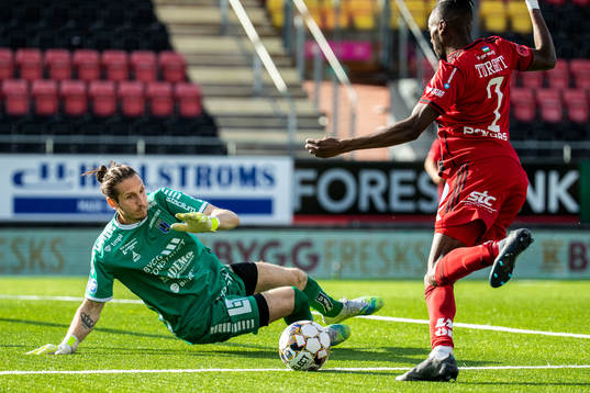 Sirius målvakt David Mitov Nilsson och Östersunds Blair