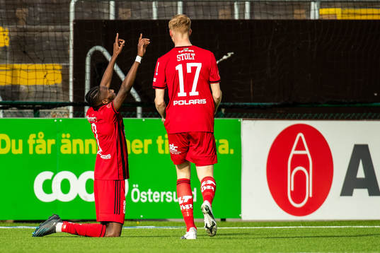 Östersunds Blair Turgott jublar