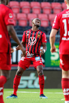 Östersunds Sam Mensiro deppar
