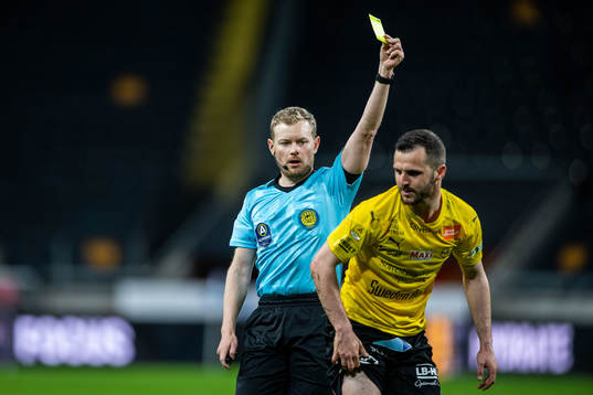 Domare Fredrik Klitte varnar Mjällbys Kadir Hodzic
