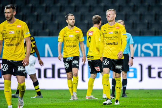 Mjällbys Eric Björkander deppar