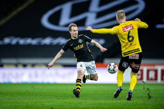 s Saku Ylätupa och Mjällbys Eric Björkander